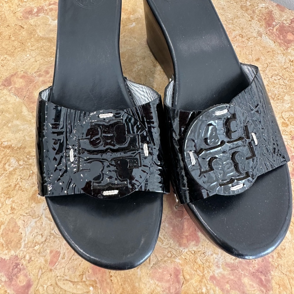 Tory Burch Black Patent Wedge Slides Sz 8